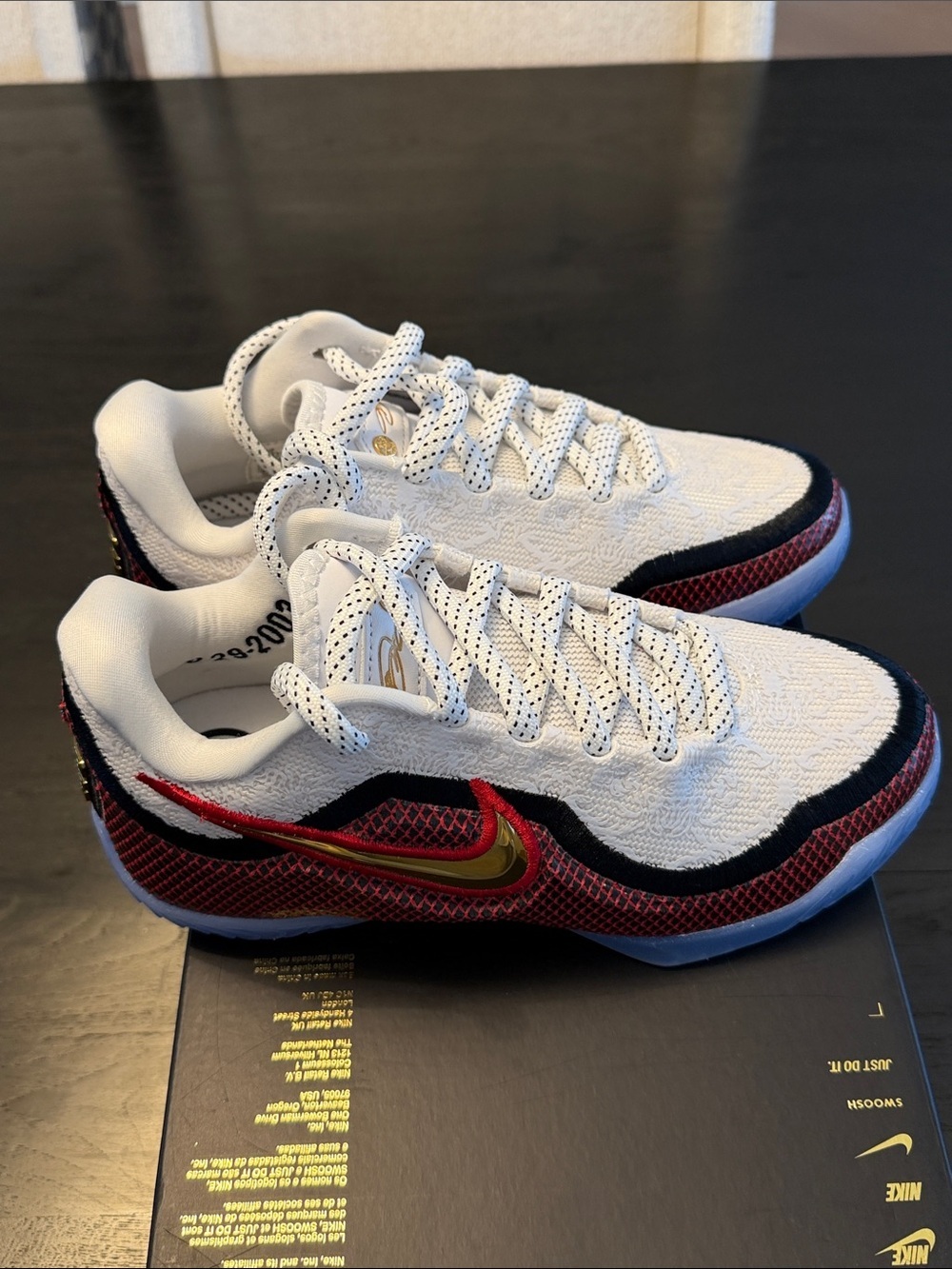 Nike LeBron White and Red Low-Top Sneakers boys size 4 - box no lid - Picture 2 of 11